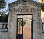 Midyat Öğretmenevi Girişi